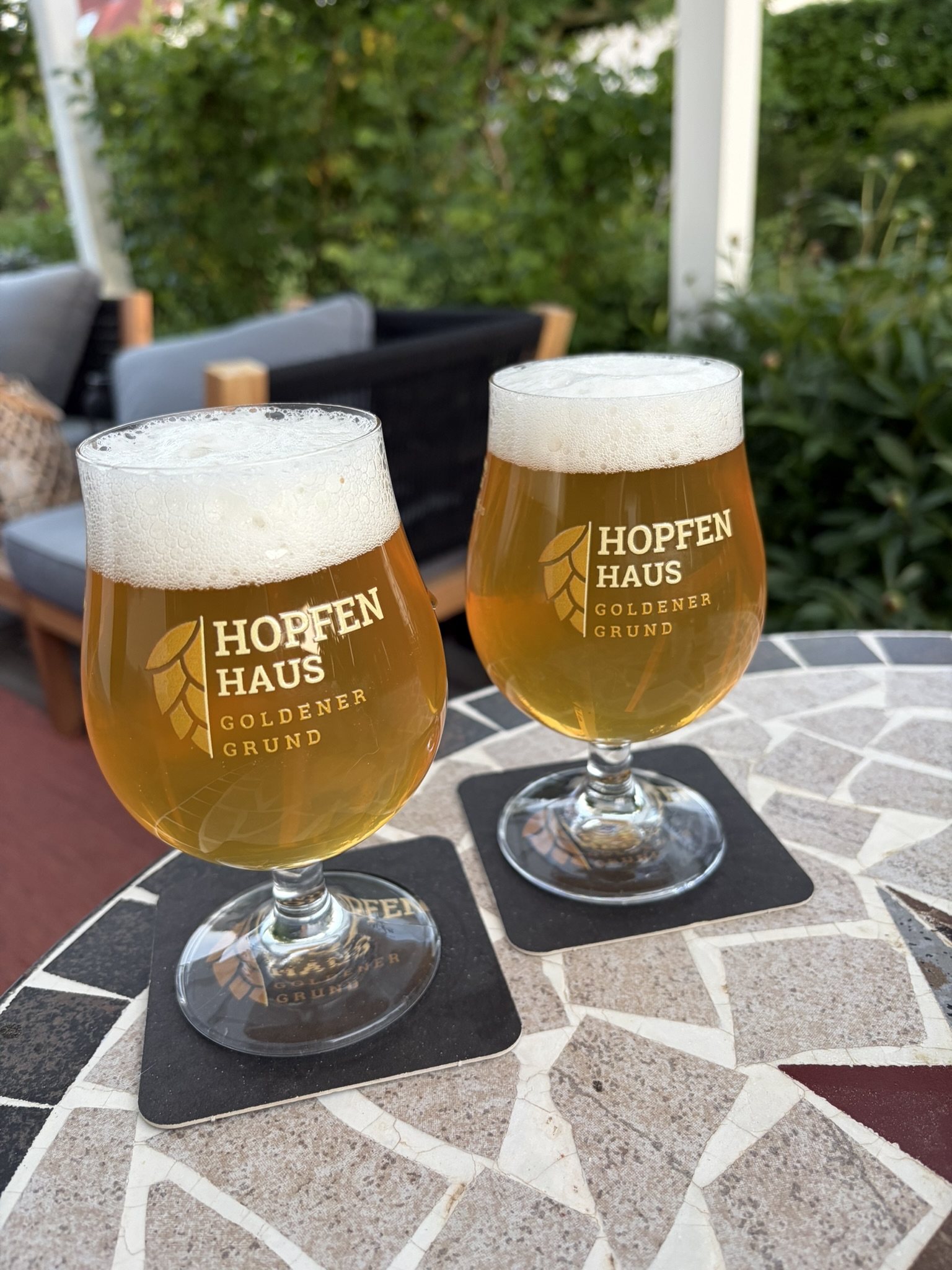 Hopfenhaus Goldener Grund – zwei Gläser, ein Moment