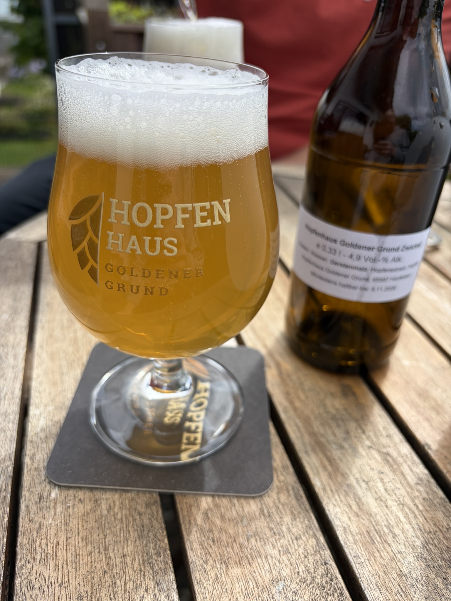 Hopfenhaus Zwickel – Flasche und Glas